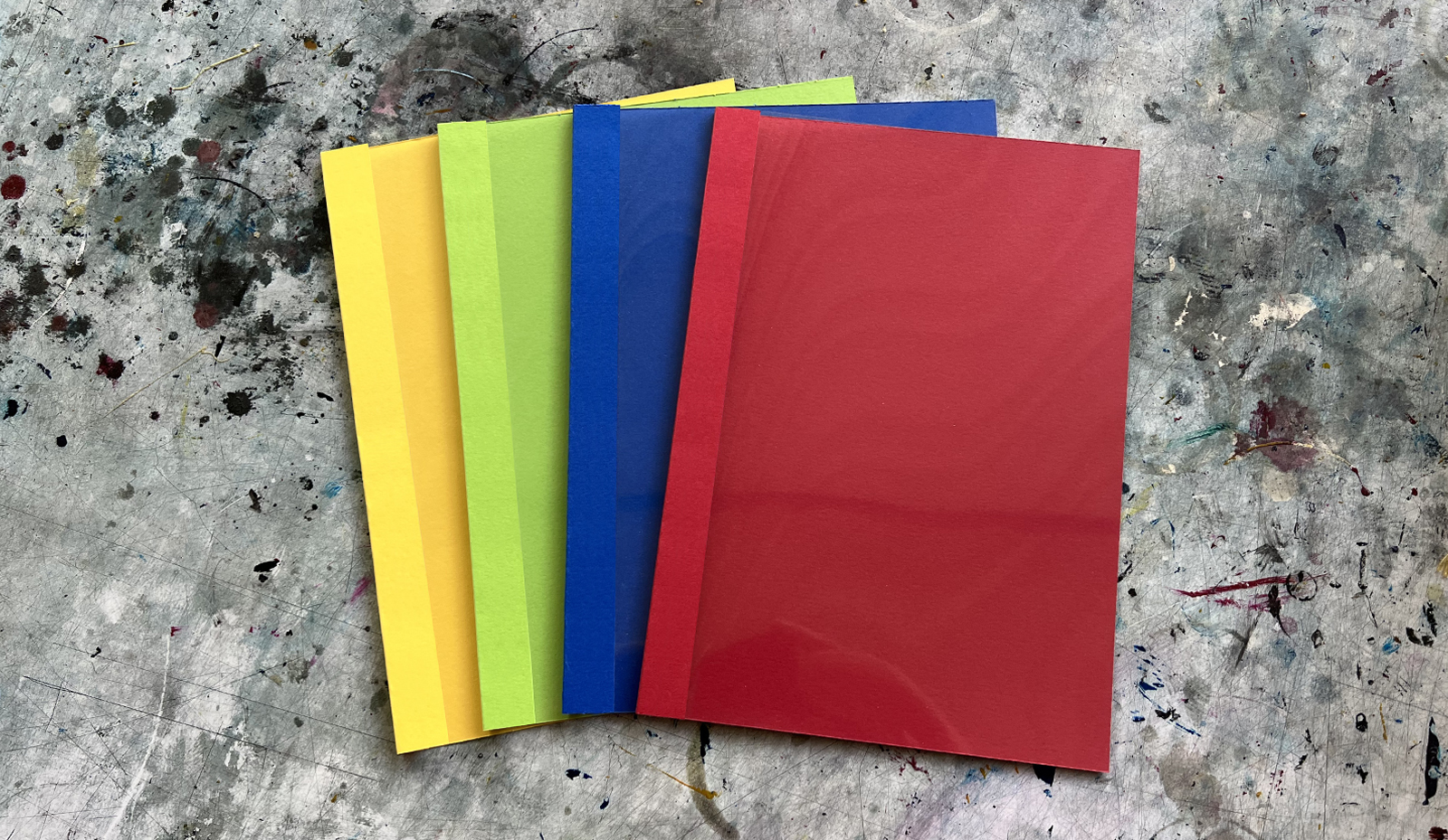 Klarsichtmappe aus Karton in verschiedenen Farben